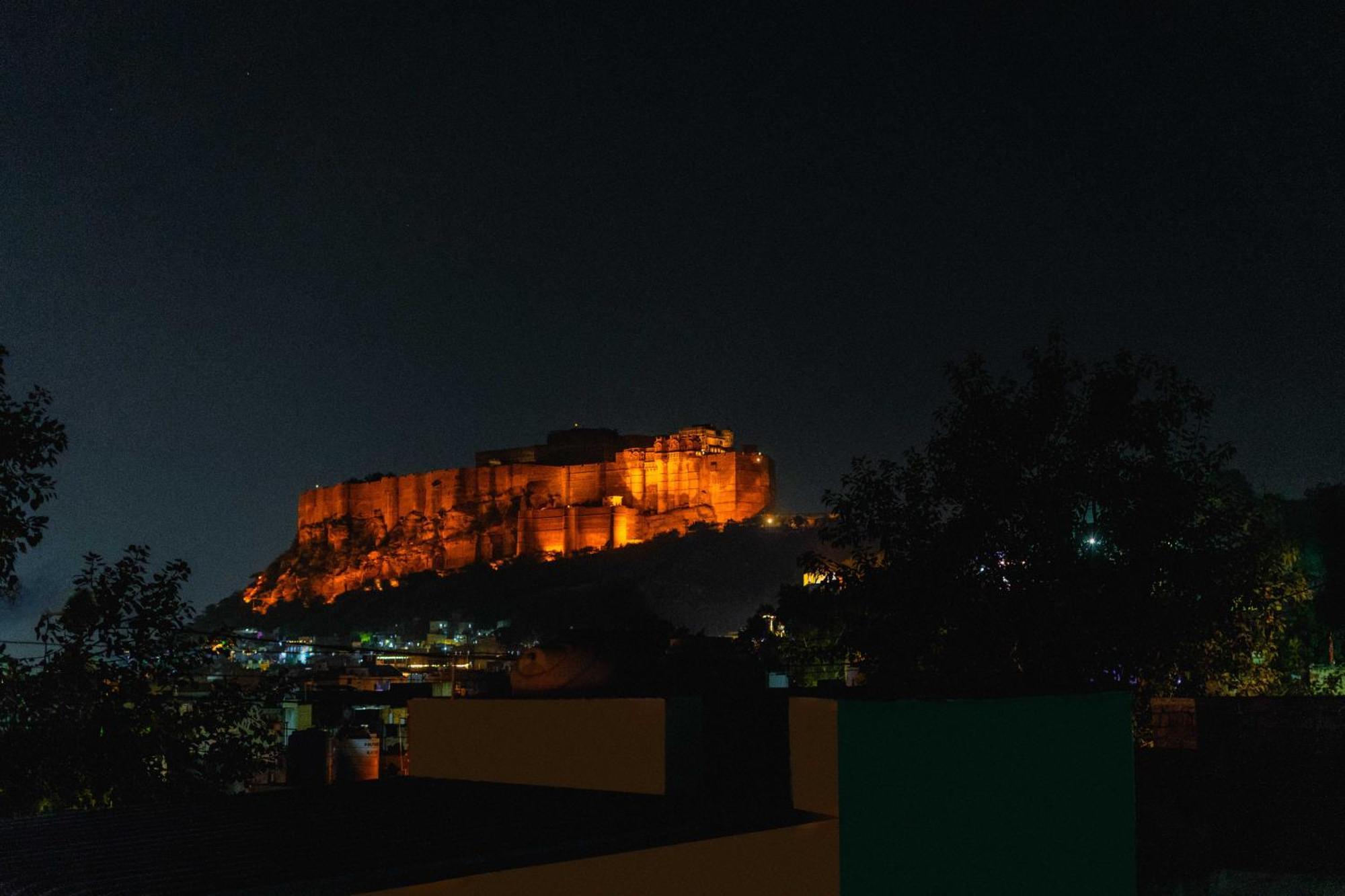 Hotel Hinduja Mehrangarh Fort Джодхпур Экстерьер фото